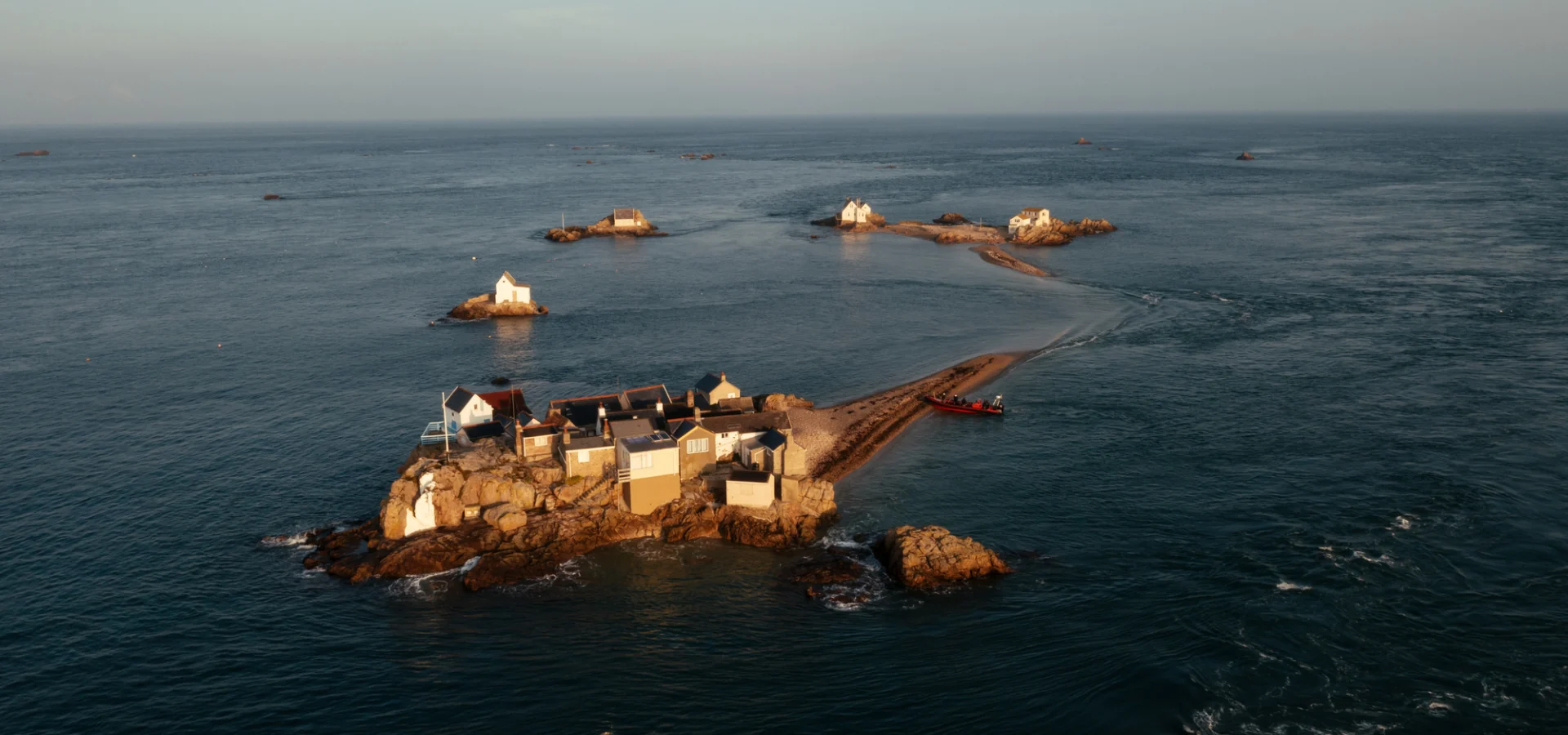 Les Minquiers, Les Pierres de Lecq, Les Écréhous